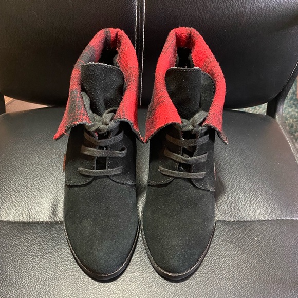 G.H Bass Cuffed Heeled Ankle Boots/Booties Black Red Buffalo Print Size 7 1/2 - Picture 4 of 16